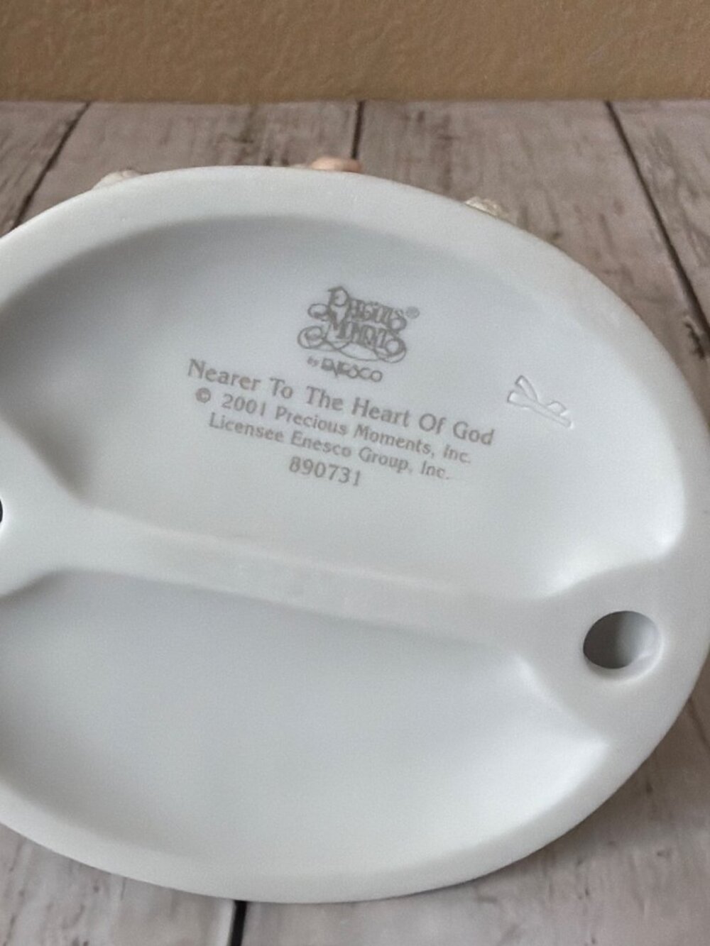 Precious Moments 2001 Nearer to the Heart of God Figurine #890731 - No Box/COA - Picture 7 of 14